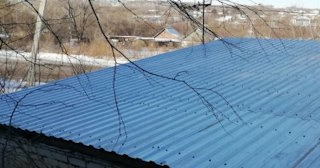 Демонтаж поликарбоната с крыши в Алейске - услуги по доступной цене от 635 рублей
