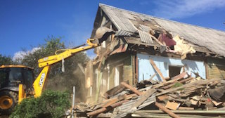 Промышленный демонтаж пристроек к дому в Алейске | Цены от 582 руб. за м2